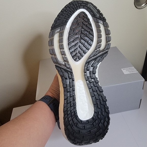 Womens Adidas Ultraboost 22 COLD.RDY 2.0 Running Shoes - Picture 5 of 6